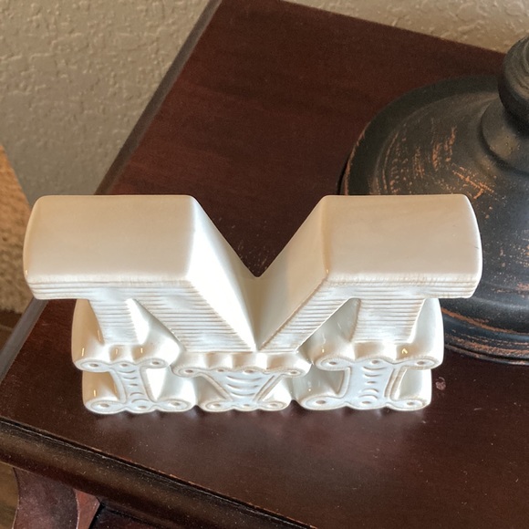 Excellent condition! Hallmark letter ‘M’ decor - Picture 4 of 8